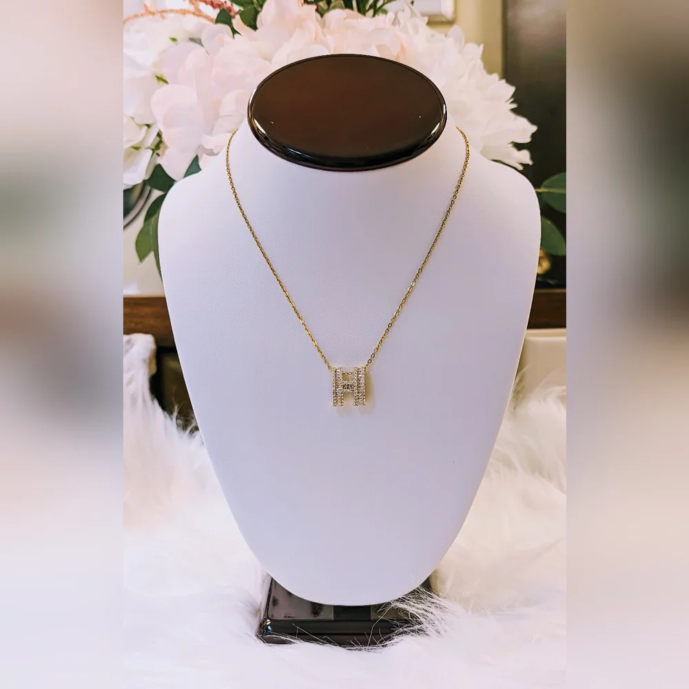 NWOT Gold & Diamond "H" Fashion Necklace - Picture 8 of 8